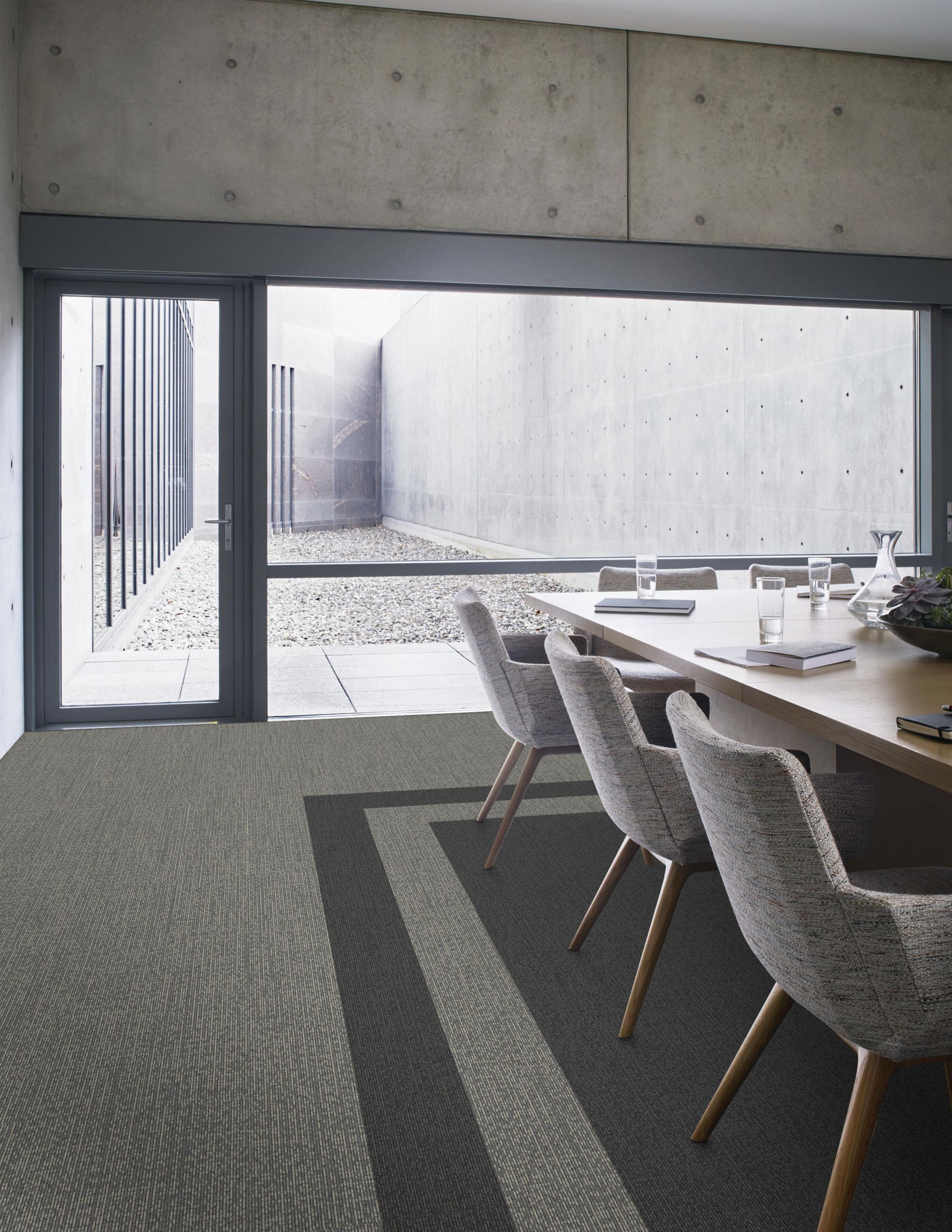 Interface Sashiko Stitch plank carpet tile in dining area número de imagen 3